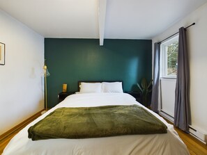 3 habitaciones, escritorio, tabla de planchar con plancha y wifi gratis