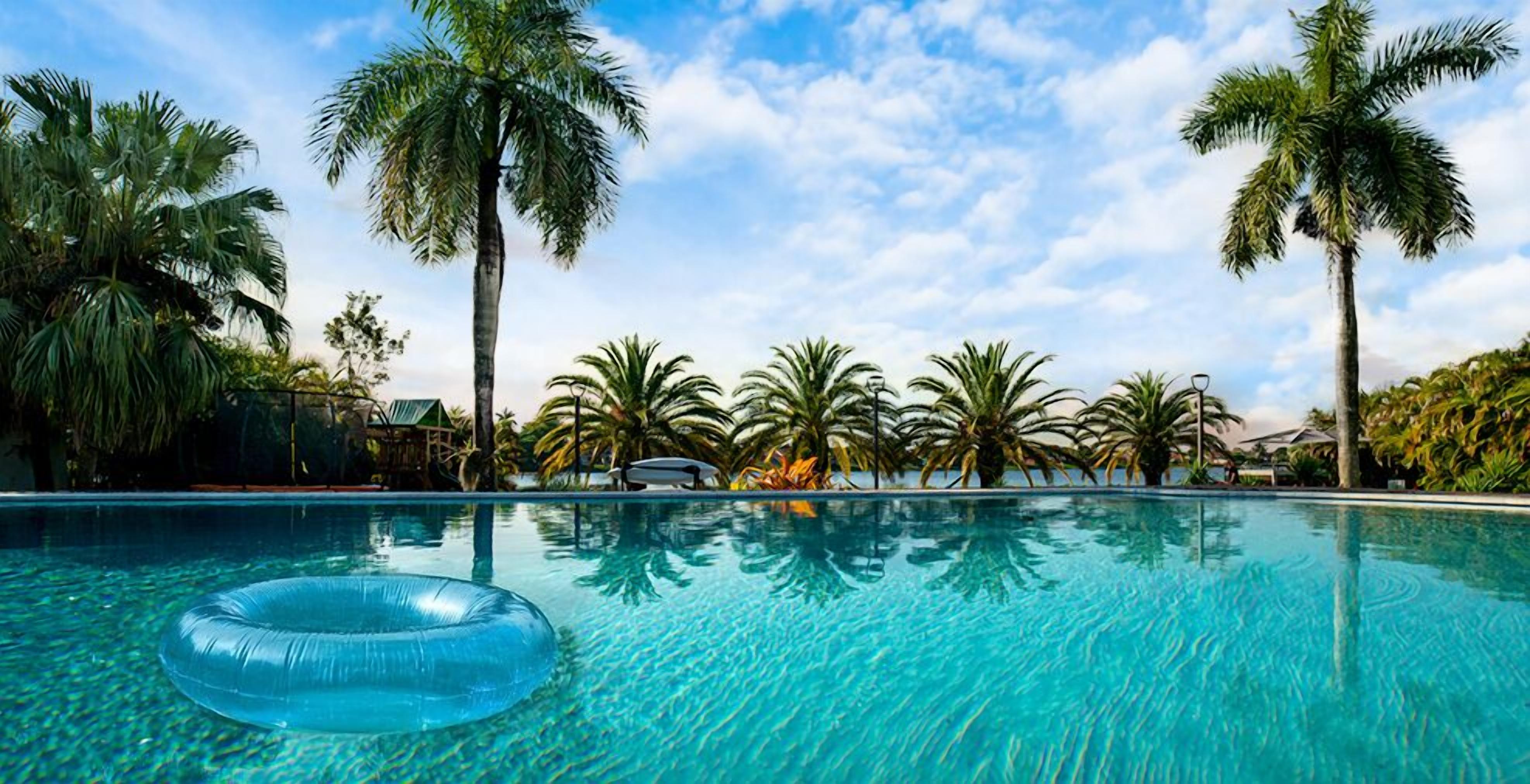 Outdoor pool, a heated pool