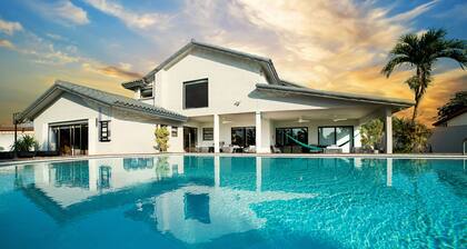 Waterfront Oasis/Room beach/Kayak/Pool/Games & Fun