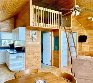 TV - Cabin on the beach. (Miramichi)