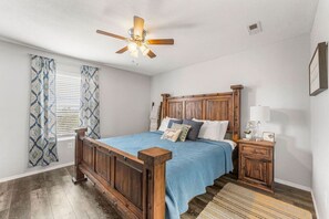 3 makuuhuonetta, silitysrauta/-lauta, Wi-Fi, vuodevaatteet