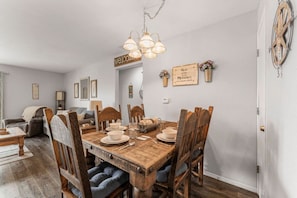 Dining - Minutes to the Lake and SDC (Branson)