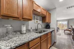 Interior - Minutes to the Lake and SDC (Branson)