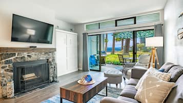Smart TV, fireplace, foosball, table tennis