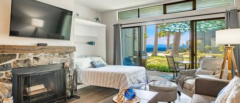 Smart TV, lareira, pebolim, mesa de pingue-pongue