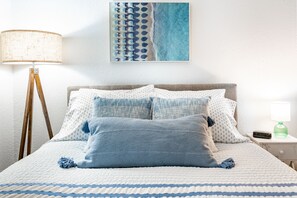 1 bedroom, iron/ironing board, travel cot, free WiFi - Birch Bay Sunsets - Ocean View - Indoor Pool (Blaine)