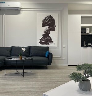 Design Apartment, 1 Queen Bed with Sofa bed, Balcony, Park View | Premium bedding, individually decorated, individually furnished - Sweet Home Apart-Hotel (Yerevan)