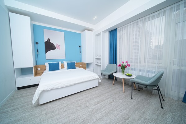 Comfort Studio, 1 Queen Bed, Balcony, City View