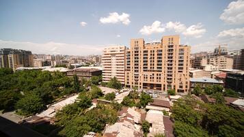 Condo família, 2 quartos, 2 banheiros, vista para a cidade | Vista da sacada