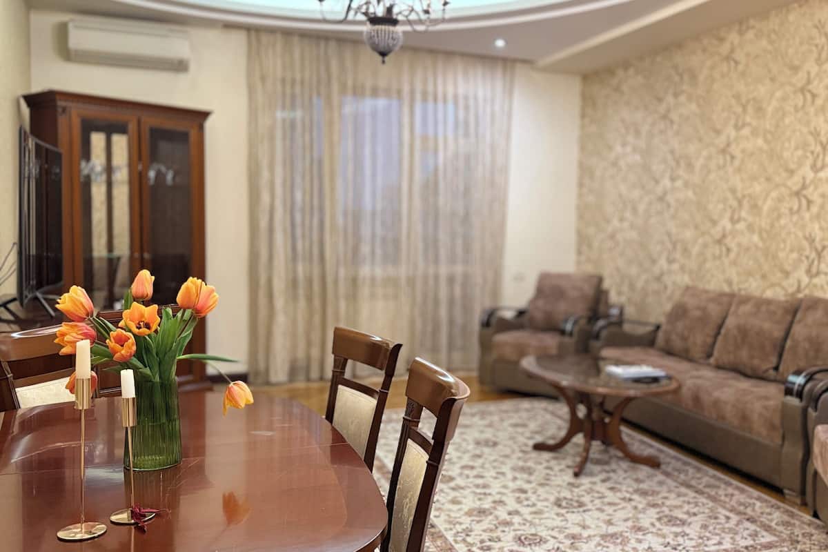 Family Condo, 2 Bedrooms, 2 Bathrooms, Courtyard View | Living area | 59-inch Smart TV with cable channels, TV