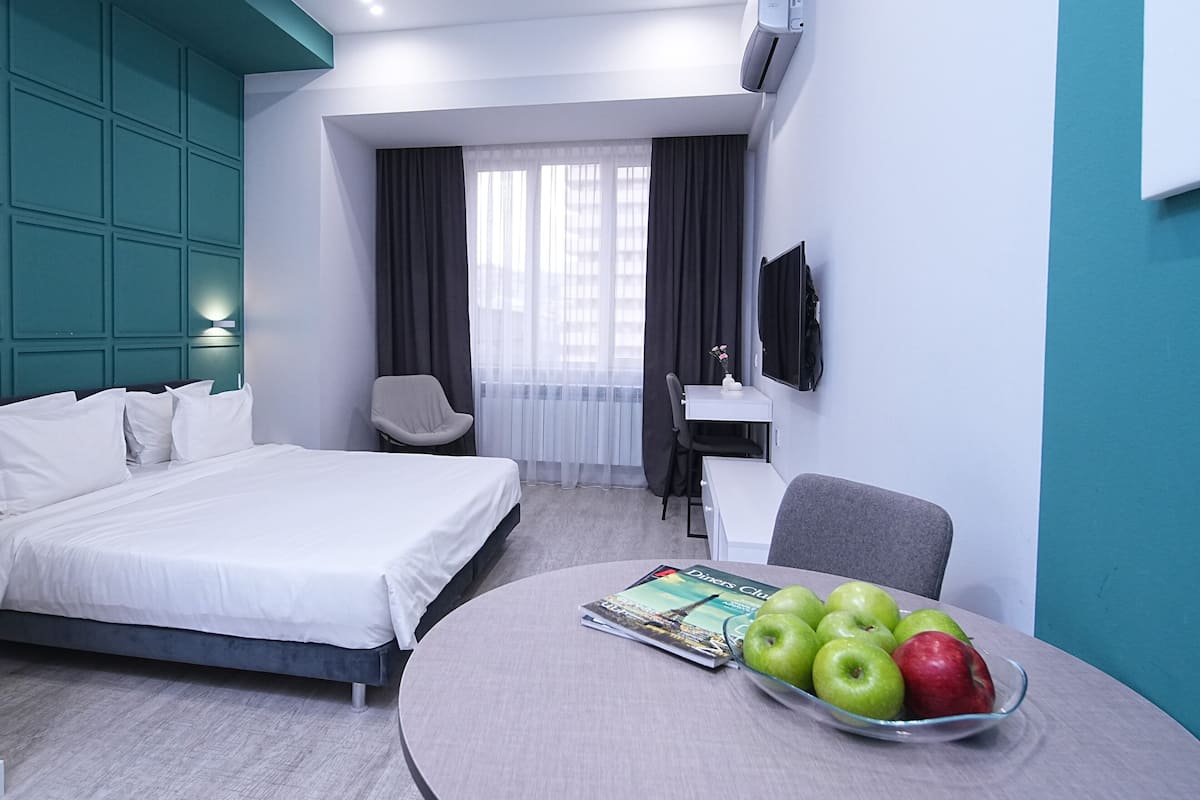 Comfort studio, 2 eenpersoonsbedden, kitchenette, uitzicht op park | 1 slaapkamer, luxe beddengoed, individueel gedecoreerd