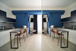 Comfort Studio, 1 Queen Bed, Kitchen, Park View | Private kitchen