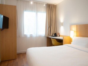 Double Room | Desk, laptop workspace, blackout drapes, WiFi (free) - B&B HOTEL Kielce Centrum (Kielce)