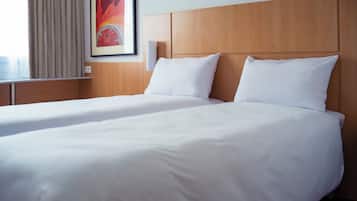 Standard Twin Room | Desk, laptop workspace, blackout drapes, free WiFi