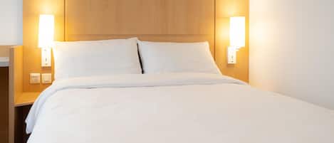 Double Room | Desk, laptop workspace, blackout drapes, WiFi (free)