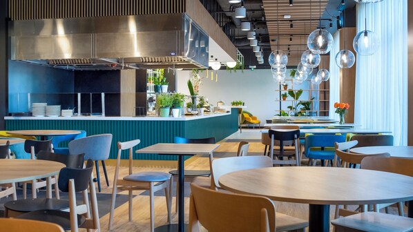 Dagelijks ontbijtbuffet (PLN 55 per persoon)