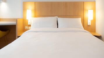 مكتب ومساحة عمل للكمبيوتر المحمول وستائر تعتيم وواي فاي مجانًا