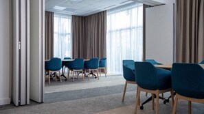 Petit déjeuner, déjeuner et dîner servis sur place