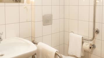 Ducha, secador de pelo, toallas, jabón