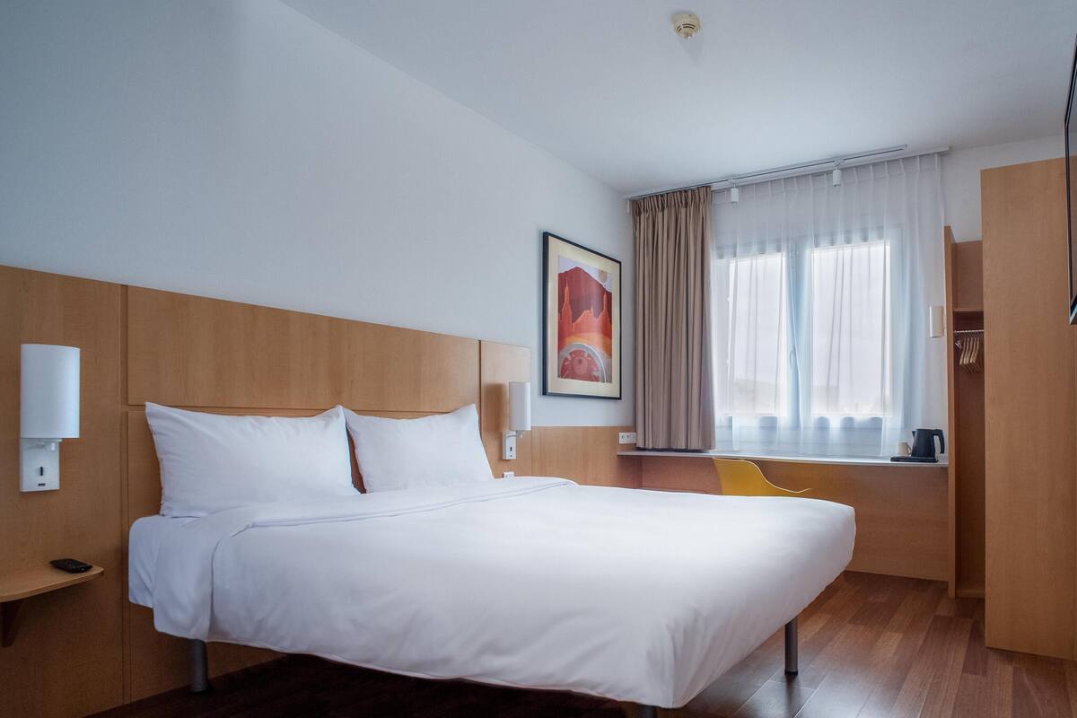 Double Room | Desk, laptop workspace, blackout drapes, free WiFi