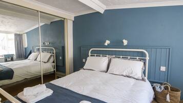 Cottage | 2 bedrooms, individually decorated, individually furnished, free WiFi