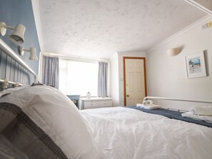 Cottage | 2 bedrooms, individually decorated, individually furnished, free WiFi - The Penthouse @ No 5 (Lyme Regis)
