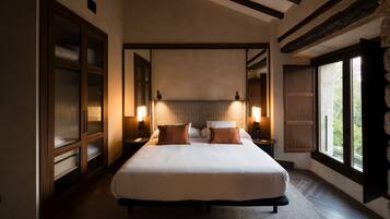 Premium bedding, down duvets, minibar, in-room safe