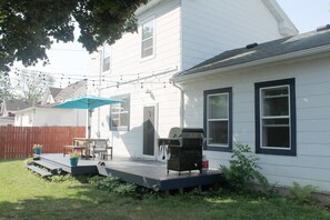 Outdoor dining - Lake House Retreat- Sauna/ Fire Pit/3 BR Escape (Lake City)