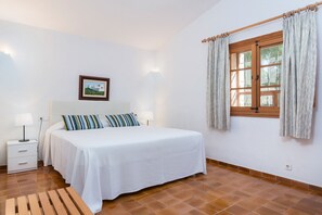 3 bedrooms, iron/ironing board, free WiFi, bed sheets