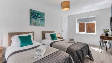 2 bedrooms, desk, iron/ironing board, WiFi