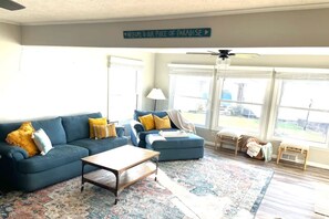 Smart TV, DVD player, stereo - Lakefront views at our Long Island Lookout! (Belle Center)