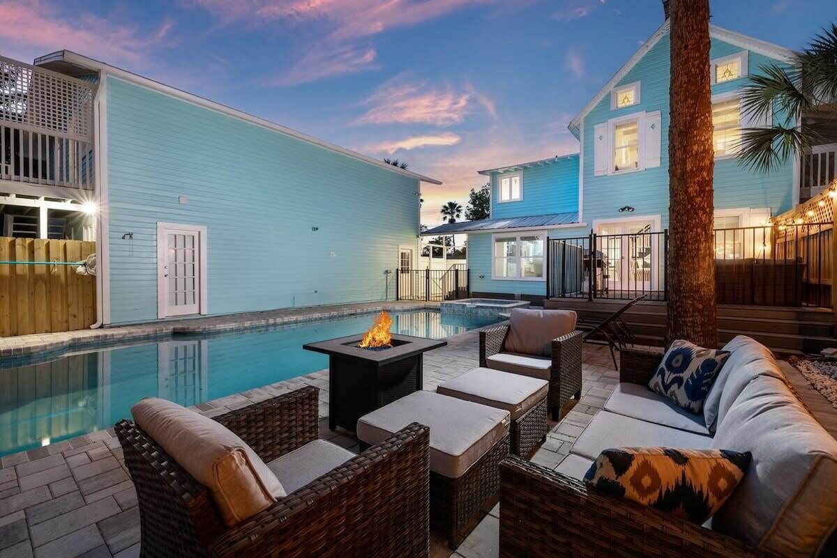 5 Minutes to Beach ~ Putting Green ~ Pool ~Hot Tub