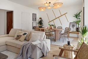 TV - Trikora - 3 bedrooms in Castellana (Madrid)