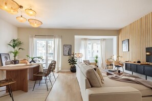 TV - Trikora - 3 bedrooms in Castellana (Madrid)