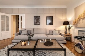 TV - Carmona - 3 bedrooms in Salamanca (Madrid)