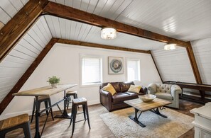 Smart TV - Minutes from the Beach!
A-Frame at The Point (Pensacola)