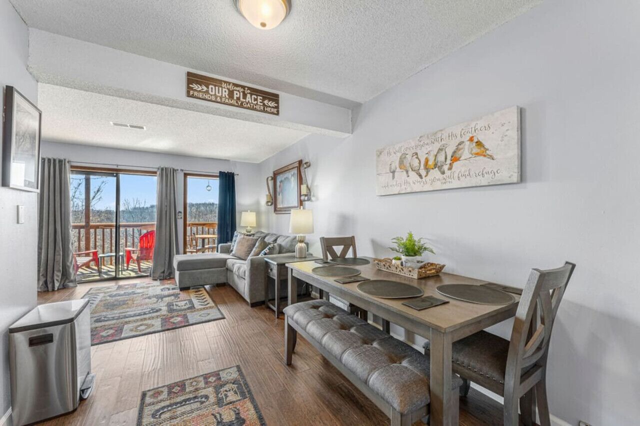 Televisión y chimenea 