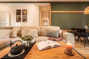 TV, offices - Nikko - 2 bedrooms in Salamanca (Madrid)