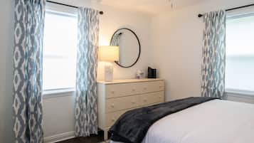2 bedrooms, desk, iron/ironing board, internet