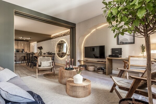 TV - Cazorla - 2 bedrooms in Trafalgar (Madrid)