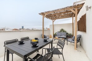 Outdoor dining - Perissa - 2 bedrooms and terrace in Trafalgar (Madrid)