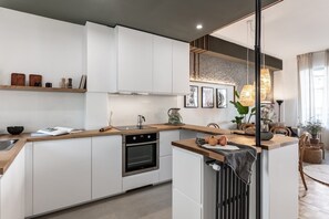 Fridge, oven, stovetop, coffee/tea maker - Alameda - 2 bedrooms and terrace in Ibiza (Madrid)