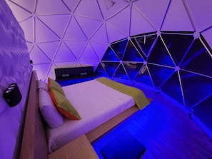 Minibar, bed sheets