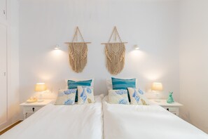 2 bedrooms, iron/ironing board, free WiFi, bed sheets - Holiday Home "El Pinito Moraira" with Private Terraces, Private Pool & Wi-Fi (Moraira)