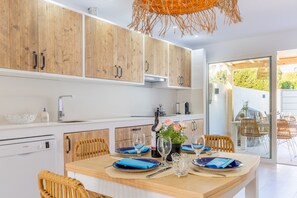 Fridge, microwave, oven, stovetop - Holiday Home "El Pinito Moraira" with Private Terraces, Private Pool & Wi-Fi (Moraira)