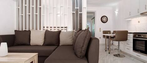 TV, fireplace, stereo