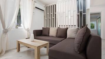 TV, fireplace, stereo