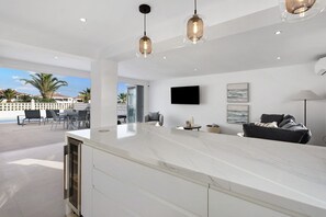 Interior - Vacation Home "Villa Vista" with Sea View, Pool & Wi-Fi (San Miguel de Abona)