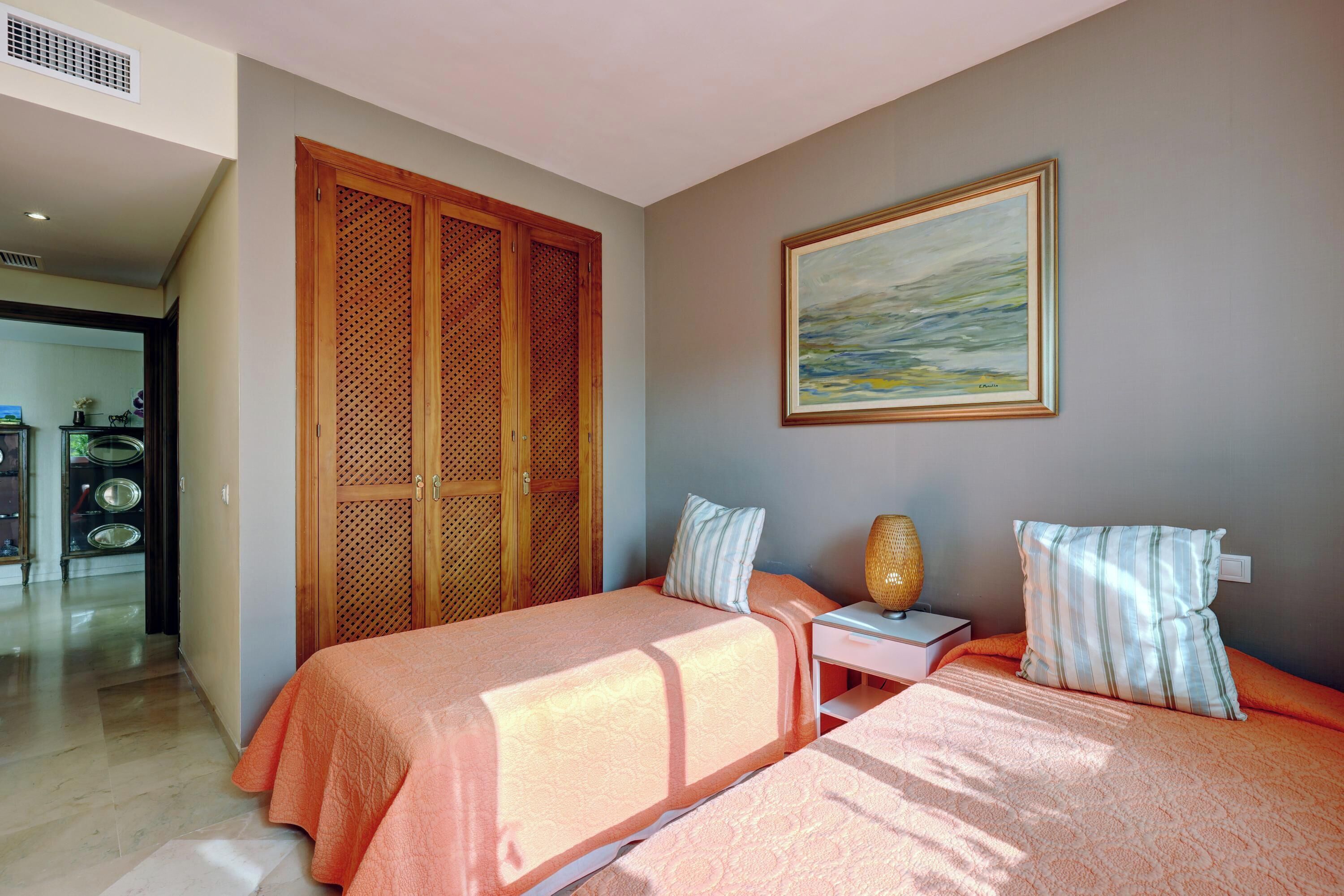 3 habitaciones, tabla de planchar con plancha y wifi gratis 