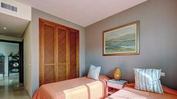 3 habitaciones, tabla de planchar con plancha y wifi gratis